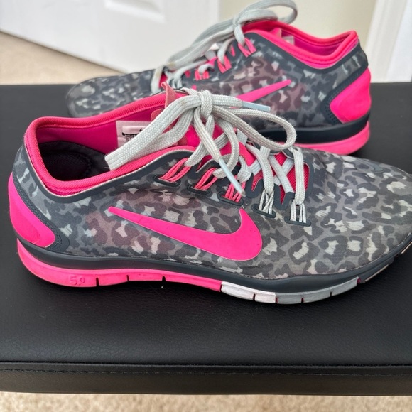 Women’s Nike cheetah print sneakers - Picture 2 of 6